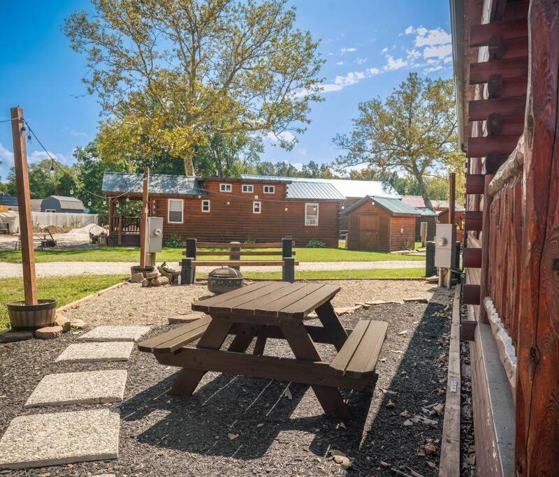 Charming Lakeview Cabin Near Geneva-On-The-Lake! Ashtabula Exterior foto